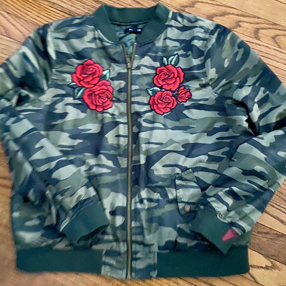Camo Bomber Jacket. Torrid Poly. Zipper, Pockets, Roses, "Come As You Are'